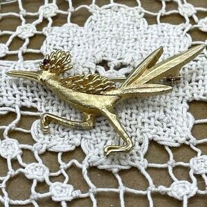 VINTAGE DESIGNER BOUCHER ROADRUNNER BROOCH PIN GOLD TONE RUBY‎ RHINESTONE